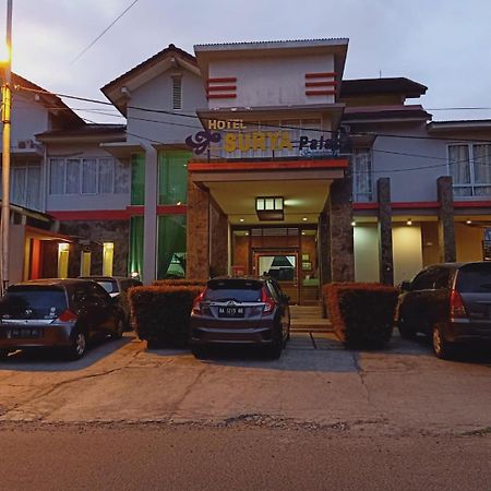 Surya Palace Syariah Hotel Padang  Exterior photo